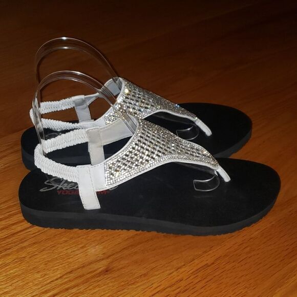 Skechers Yoga Foam white Slingback Sandals - Picture 1 of 6